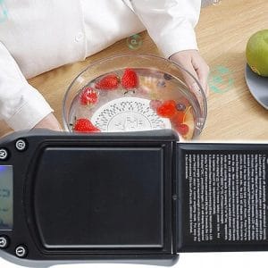 {
"alt_text": "Črna digitalna žepna tehtnica za nakit z osvetljenim LCD zaslonom"
}