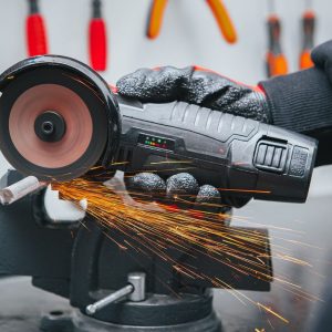 Komplet 76mm akumulatorski brezkrtačni kotni brusilnik 12V 2x2Ah 22 Komplet 76mm akumulatorski brezkrtačni kotni brusilnik z baterijama