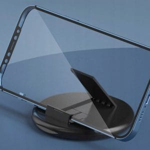 Komplet adapterjev 5v1 USB-C mikro USB Lightning za mobilne telefone 14 Komplet črnih USB adapterjev in polnilnih kablov na beli podlagi